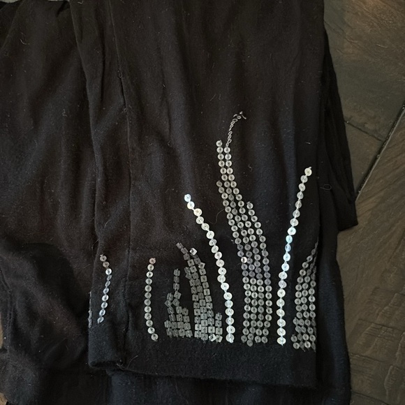 Elegant Black Men's Pants with Embellished Detail - Picture 4 of 4